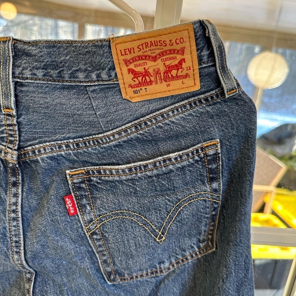 Levi's Blue Distressed Women Jeans - Picture 3 of 6